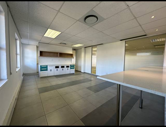 762M² OFFICE TO LET IN WOODMEAD